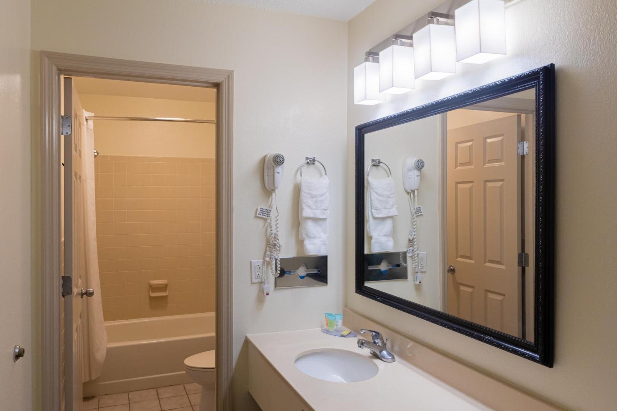 Cottonwood Suites Savannah Hotel & Conference Center Pooler Exterior foto